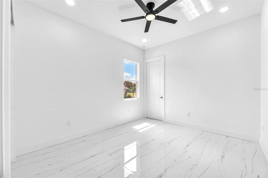 Spacious, unfurnished interior of a new home in , Thonotosassa (Image 19).