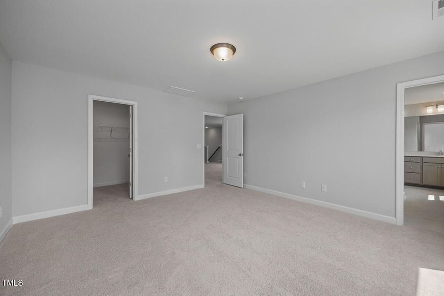 Spacious, unfurnished interior of a new home in Gregory Village, Lillington (Image 29).