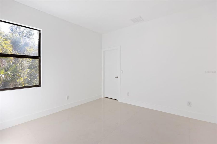 Spacious, unfurnished interior of a new home in , Port Charlotte (Image 23).