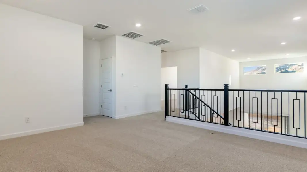 Spacious, unfurnished interior of a new home in Aloravita, Peoria (Image 30).