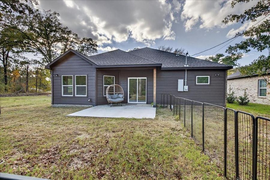 Exterior details and patio area of a home in , Trinidad (Image 4).