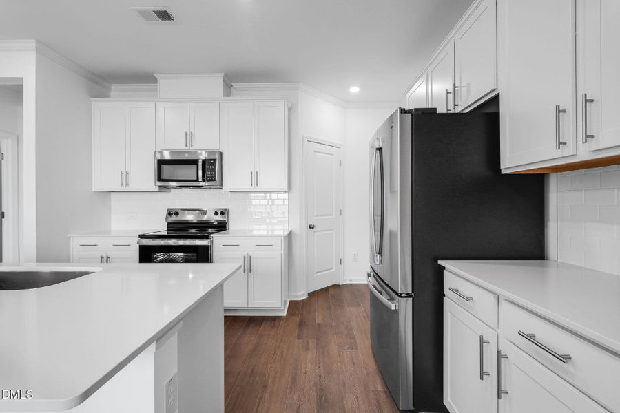 SUN_CaitlinCrossing_Pic_Davidson-18