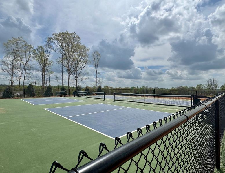 Eastlyn Crossing Pickleball Courts