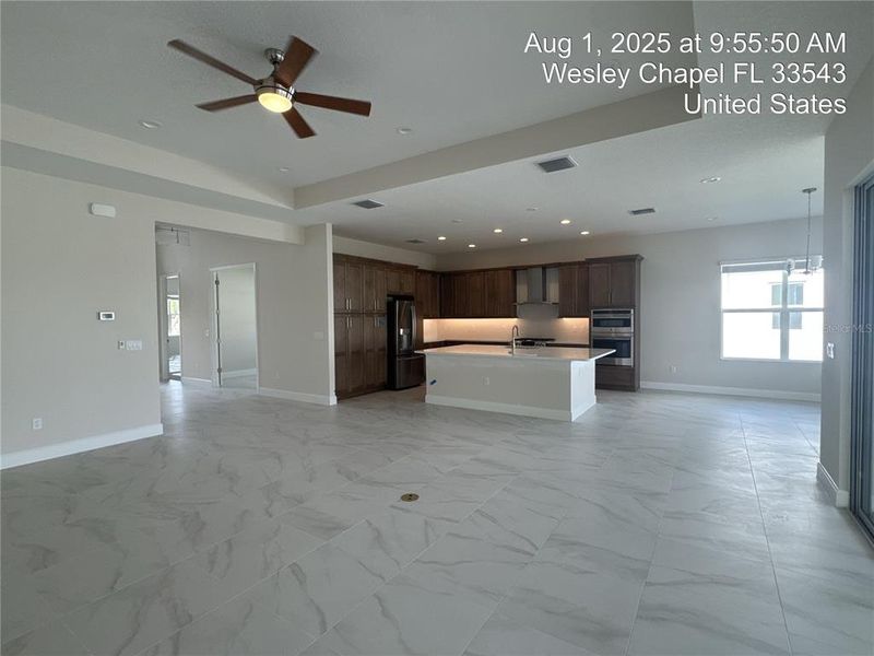 Spacious, unfurnished interior of a new home in Valencia Ridge, Wesley Chapel (Image 31).