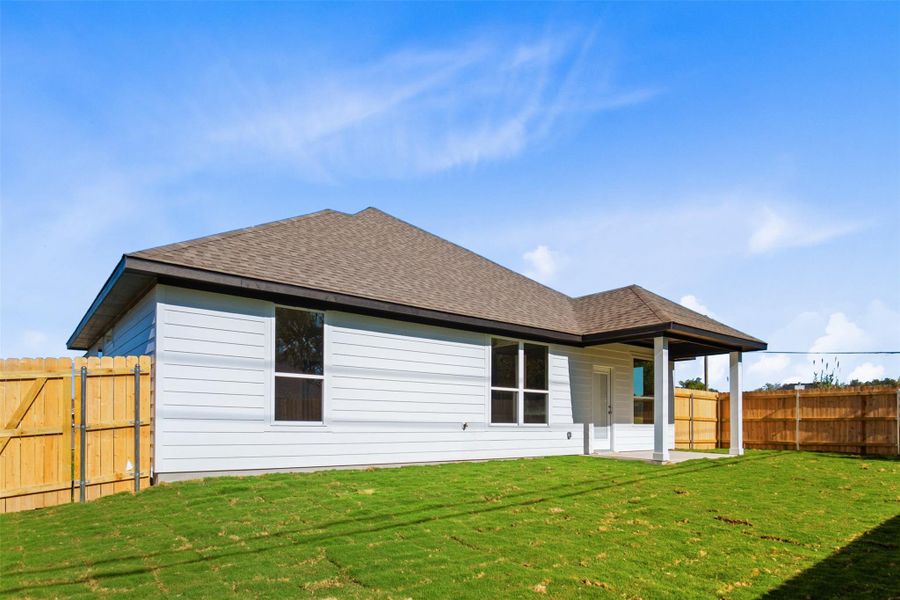 Exterior details and patio area of a home in , Temple (Image 4).
