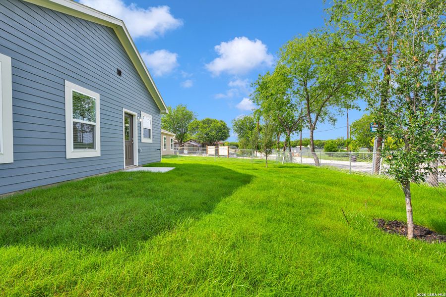 Exterior details and patio area of a home in , San Antonio (Image 4).