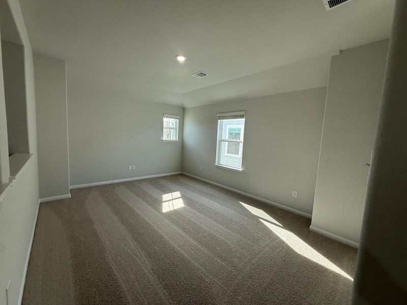 Spacious, unfurnished interior of a new home in Wayside Village, Houston (Image 35).