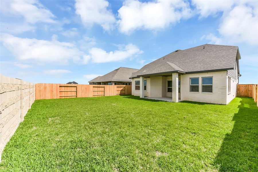 Exterior details and patio area of a home in River Ranch Meadows, Dayton (Image 24).