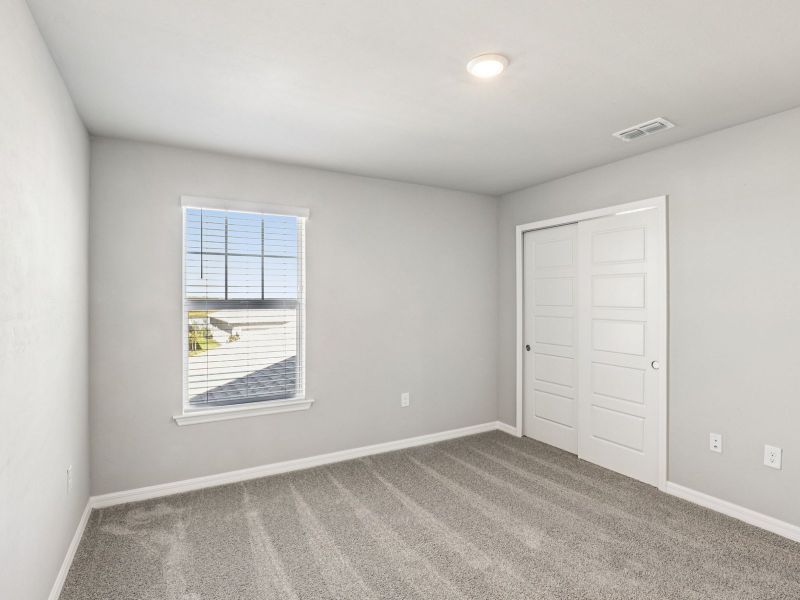 Spacious, unfurnished interior of a new home in Crescent Lakes - Premier Series, Punta Gorda (Image 19).