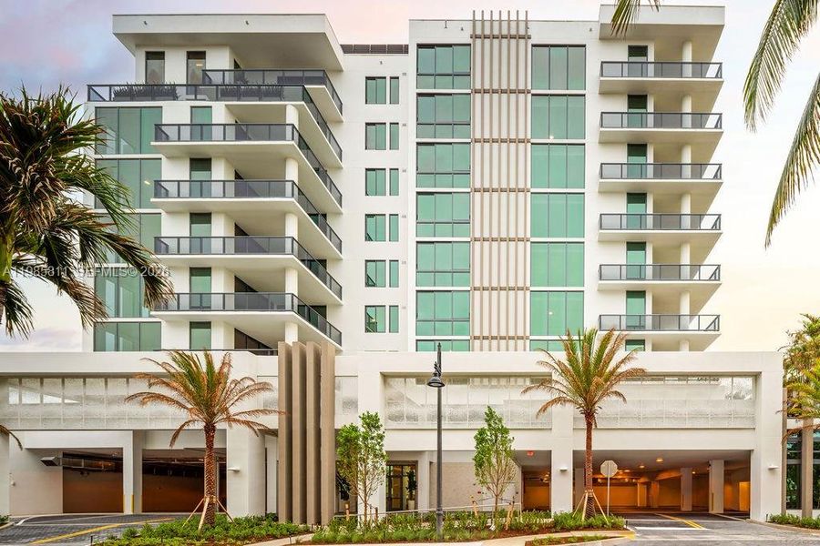 Condo located in Pompano Beach, FL showcasing its design and architecture (Image 32).
