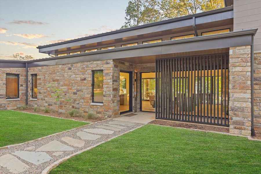 Exterior details and patio area of a home in , Pittsburg (Image 20).