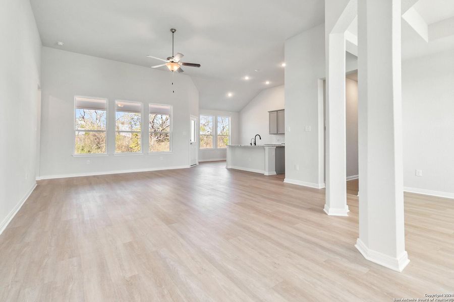 Spacious, unfurnished interior of a new home in Jordan's Ranch, San Antonio (Image 19).