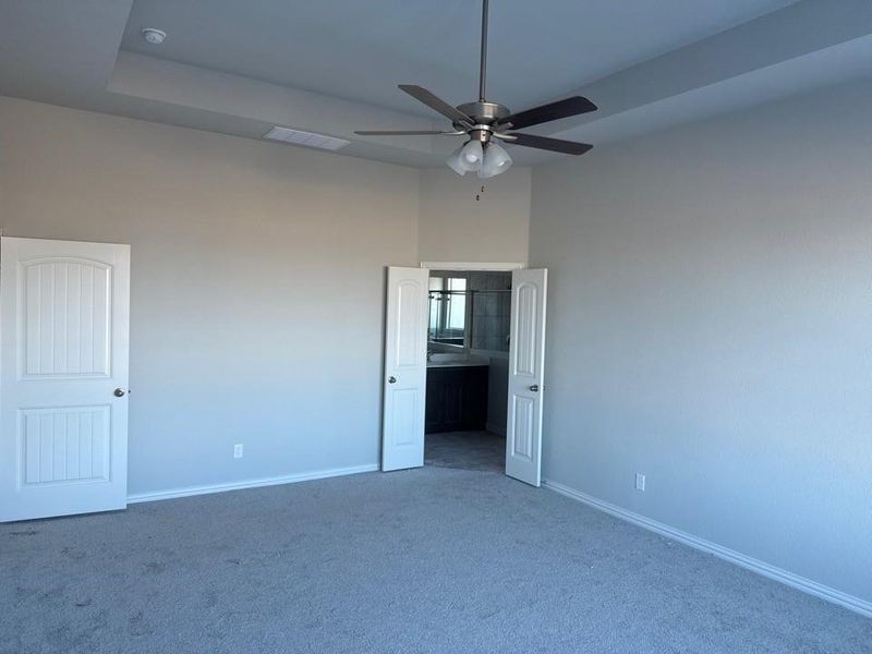 Spacious, unfurnished interior of a new home in Covenant Springs, Springtown (Image 7).