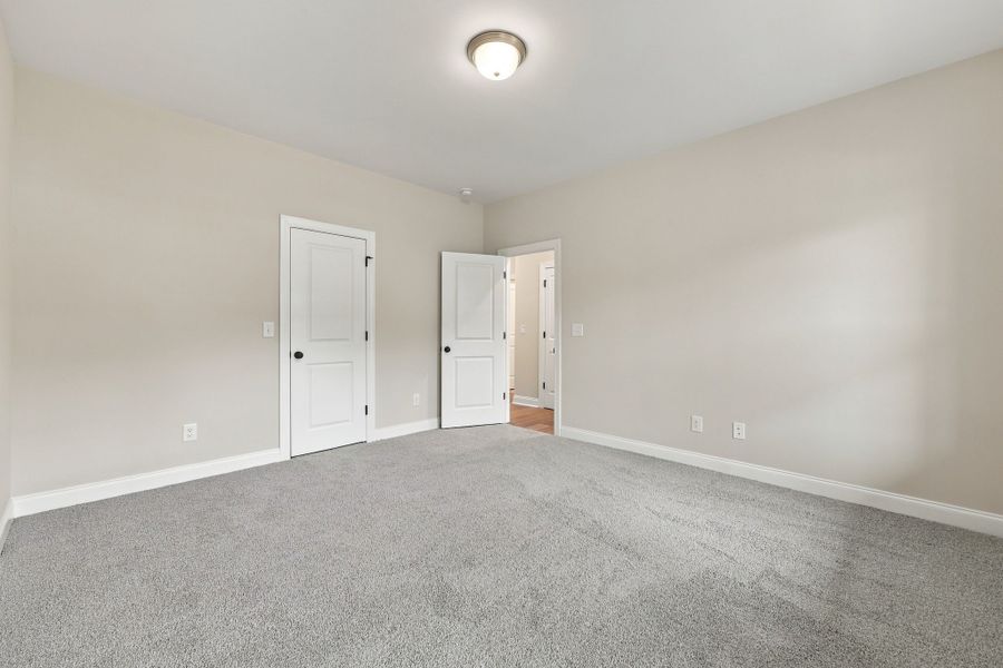 Spacious, unfurnished interior of a new home in Laurel Oaks, Greenville (Image 36).