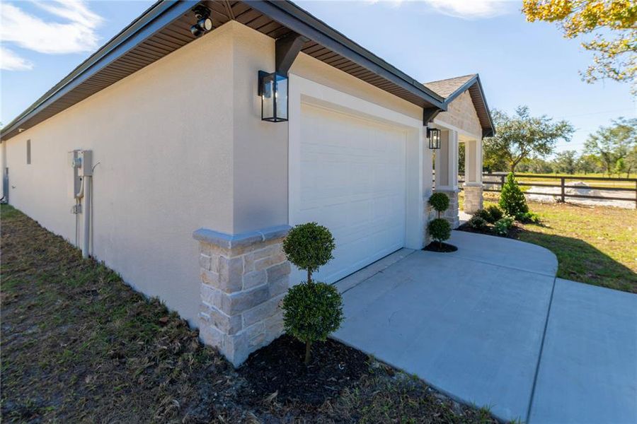 Exterior details and patio area of a home in , Lakeland (Image 41).