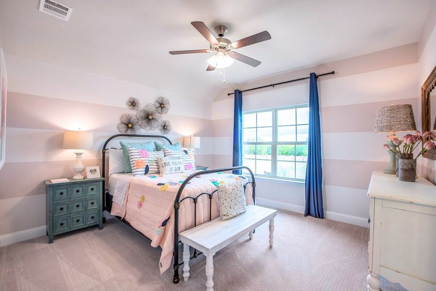 Representative furnished interior of a home built from the Laredo by Beazer Homes in Goodland: Overlook 60', Midlothian (Image 8).