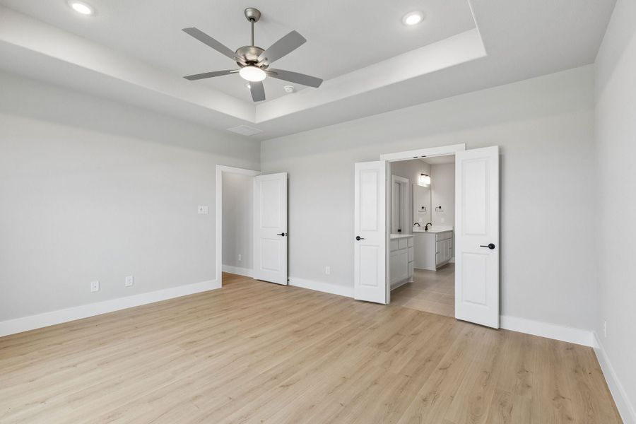 Spacious, unfurnished interior of a new home in Dove Hollow, Waxahachie (Image 30). Spacious, unfurnished interior of a new home in Dove Hollow, Waxahachie (Image 30).