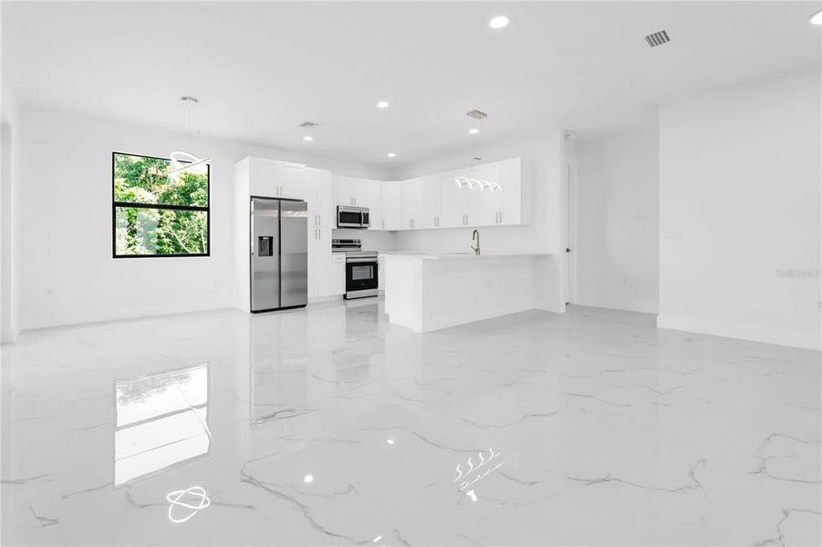Spacious, unfurnished interior of a new home in , Port Charlotte (Image 13).
