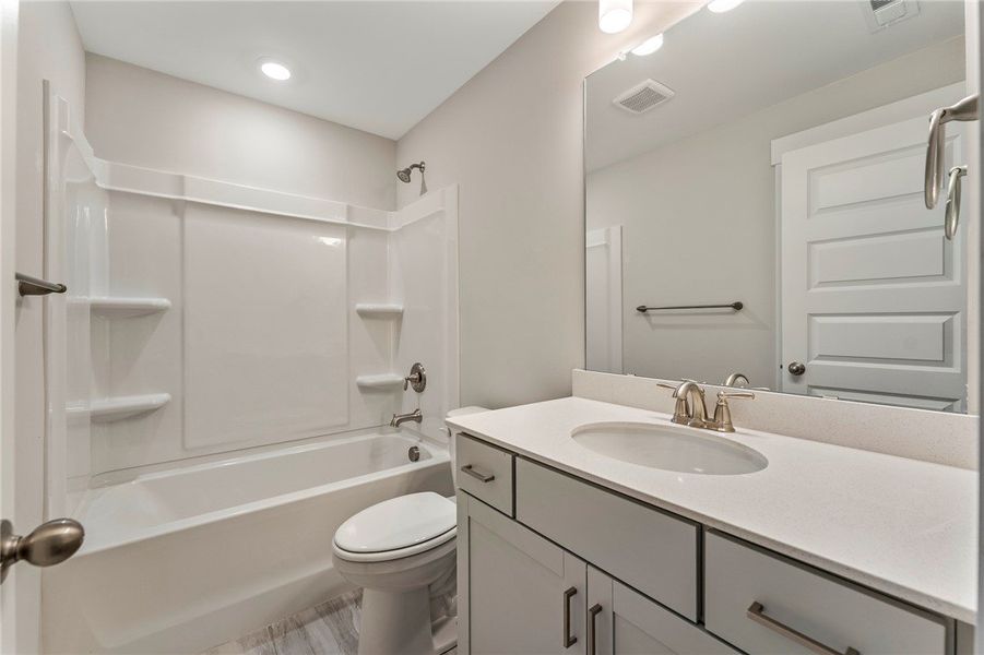 Furnished interior view inside a new home in Cross Creek Plantation, Seneca (Image 10).