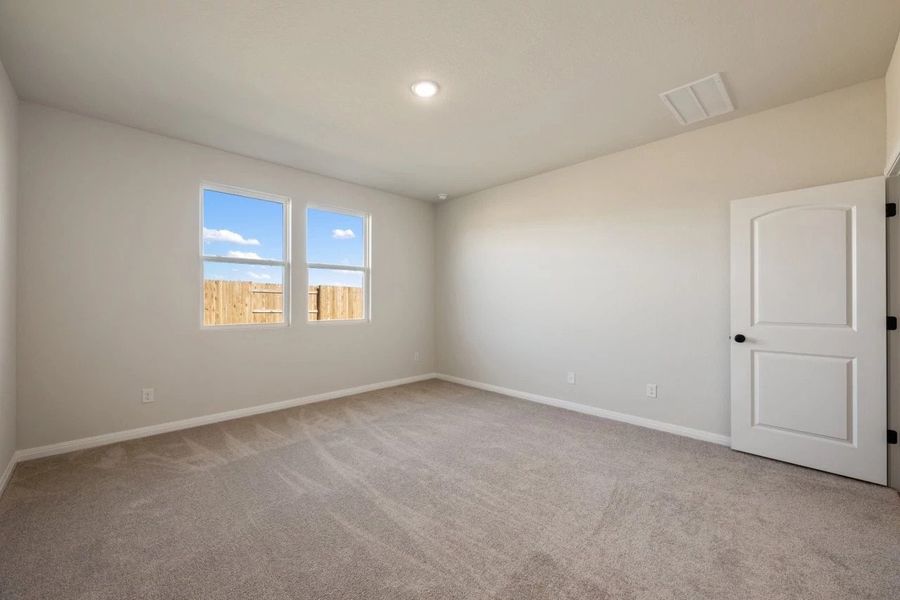 Spacious, unfurnished interior of a new home in Patterson Ranch, Georgetown (Image 35).