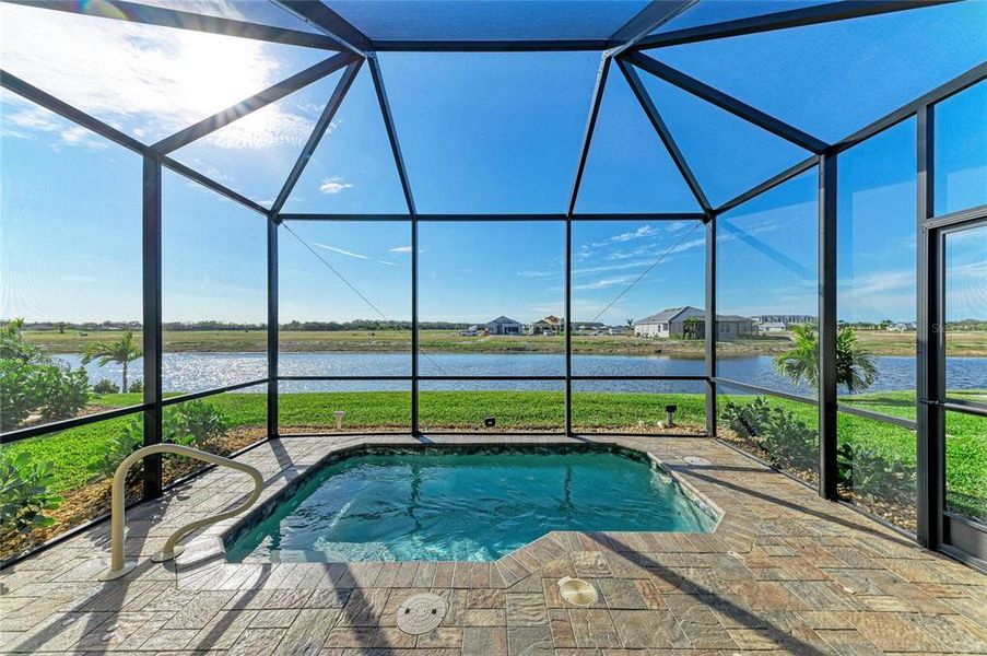 Exterior details and patio area of a home in , Bradenton (Image 3).