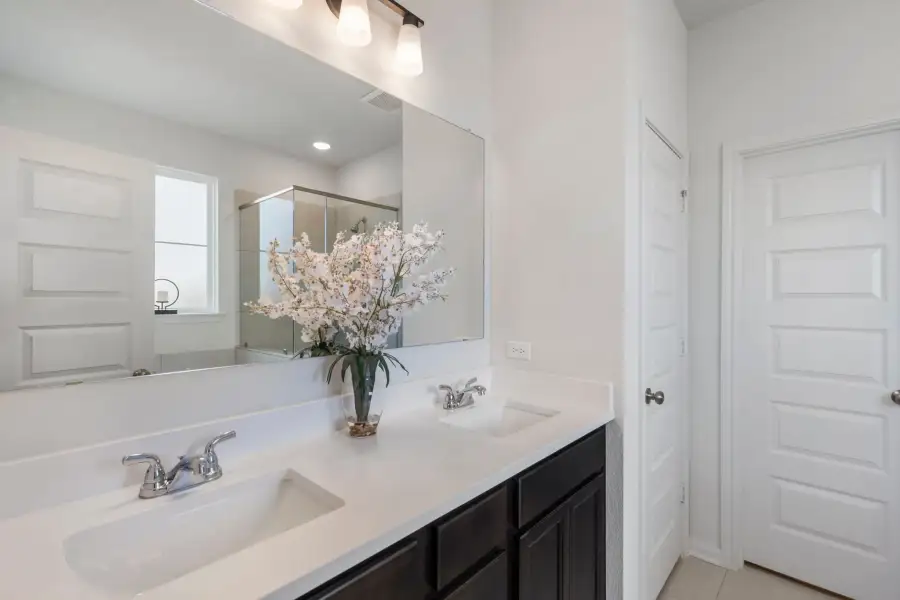 Furnished interior view inside a new home in Grand Lake, Snook (Image 8).
