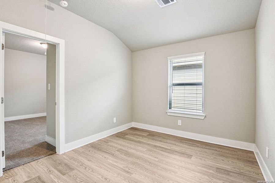 Spacious, unfurnished interior of a new home in Lark Canyon, New Braunfels (Image 34).