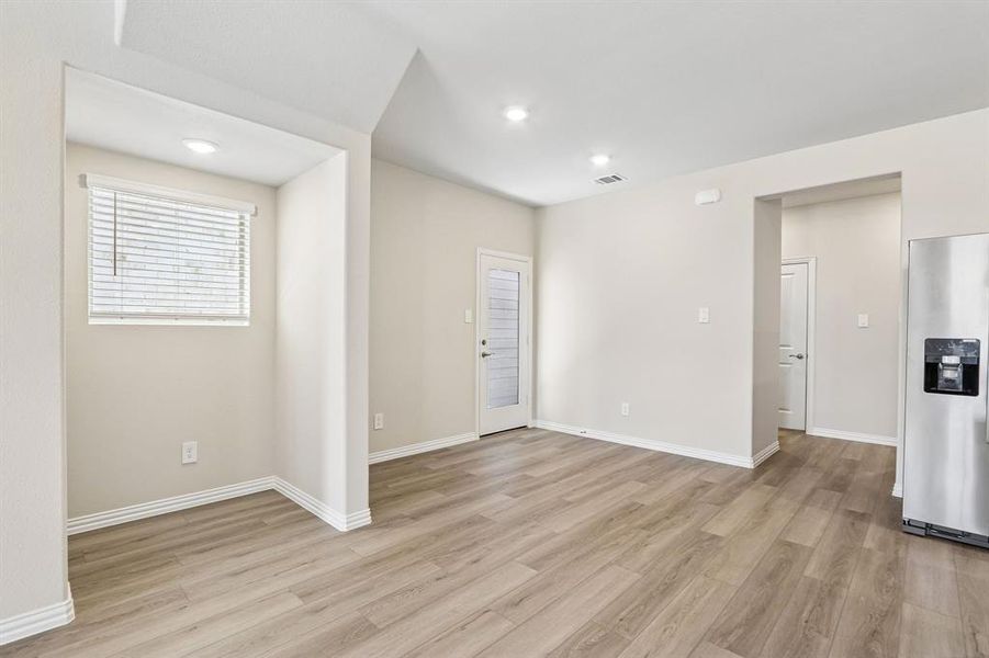 Spacious, unfurnished interior of a new home in Oak Ridge Park, Corinth (Image 24).