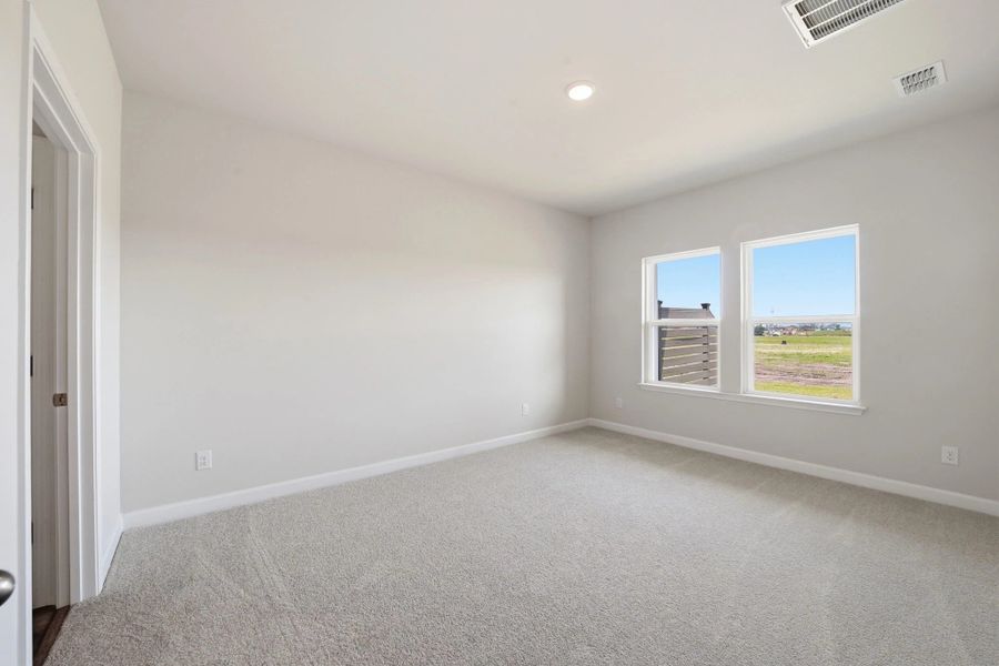 Spacious, unfurnished interior of a new home in Blue Heron Retreat, Little River (Image 13).