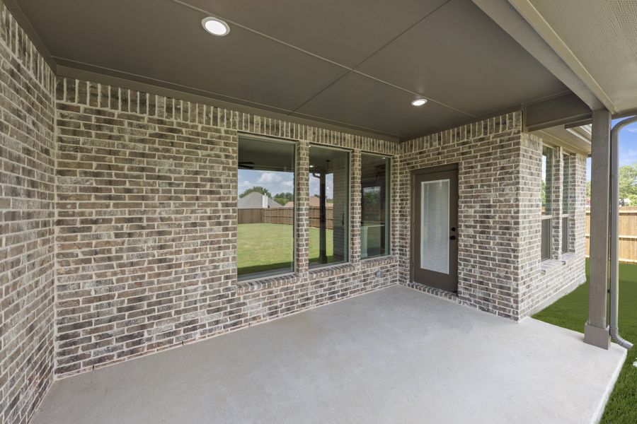 Exterior details and patio area of a home in Lovers Landing, Forney (Image 3).