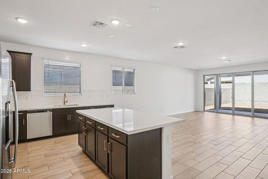 10-web-or-mls-W Camden Ave-S0703-010