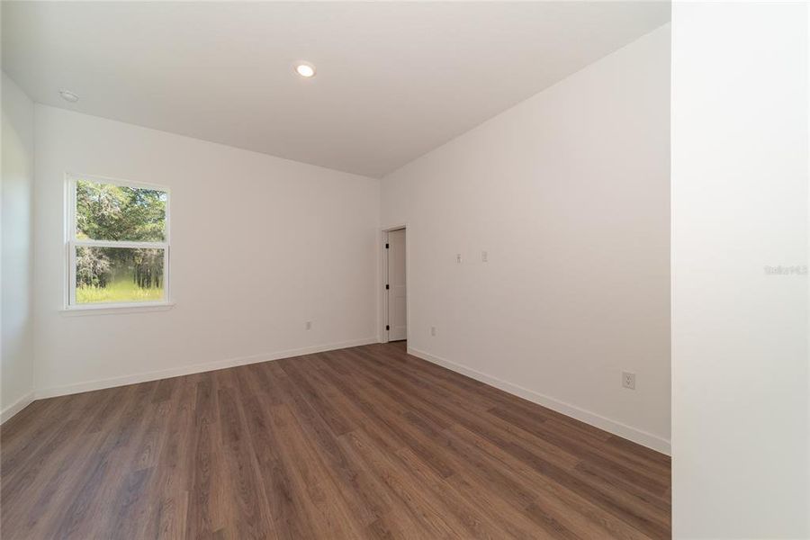 Spacious, unfurnished interior of a new home in , Citrus Springs (Image 35).