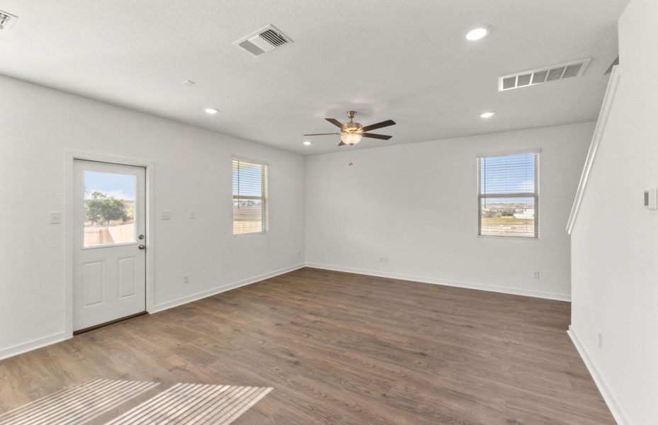 Spacious, unfurnished interior of a new home in Sonterra, Jarrell (Image 35).