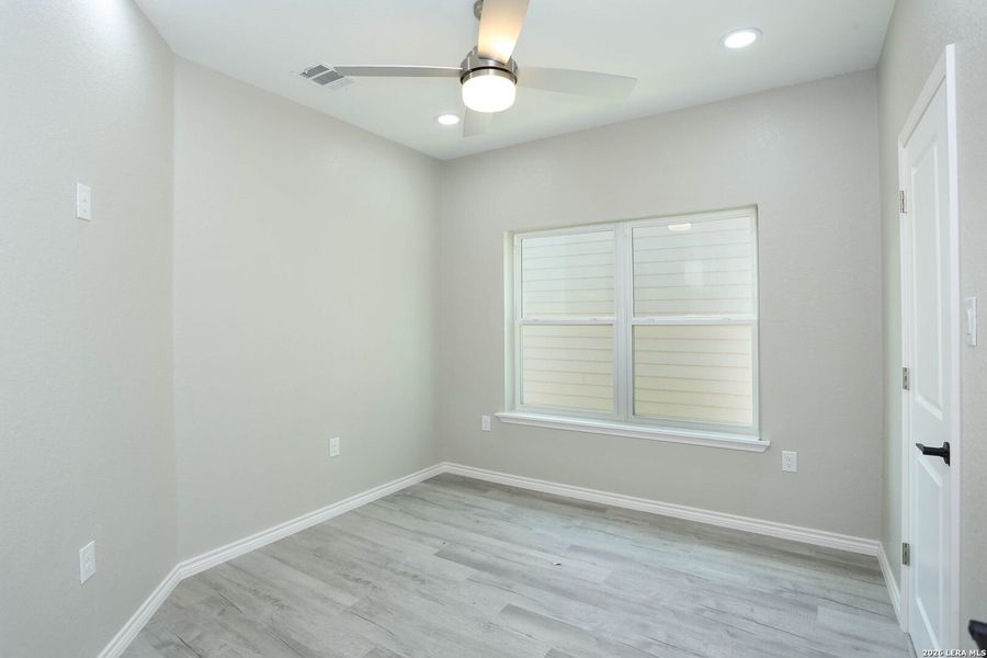 Spacious, unfurnished interior of a new home in , Canyon Lake (Image 12).