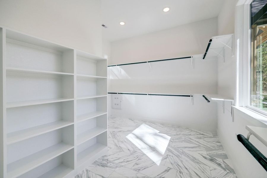 THE PICTURE SHOWN IS NOT THE ACTUAL HOME. TRINITY SIGNATUE HOMES IS BUILDING A SIMILAR FLOOR PLAN. THE PICTURE SHOWN IS NOT THE ACTUAL HOME. TRINITY SIGNATUE HOMES IS BUILDING A SIMILAR FLOOR PLAN.