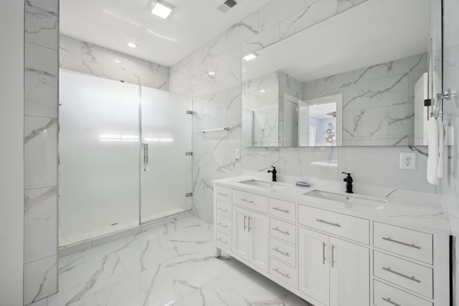 Furnished interior view inside a new home in , Georgetown (Image 39).