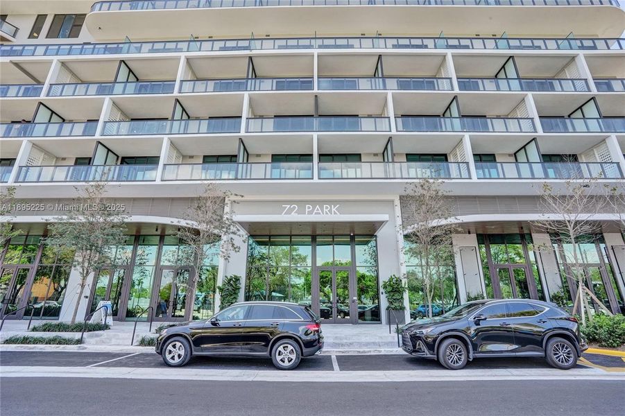 Condo located in Miami, FL showcasing its design and architecture (Image 21).