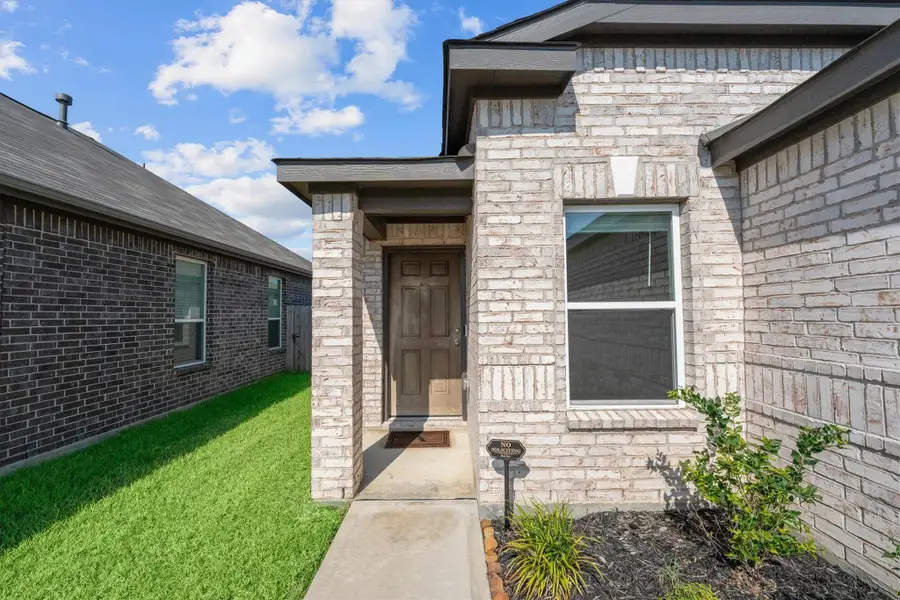 Exterior details and patio area of a home in , Houston (Image 3). Exterior details and patio area of a home in , Houston (Image 3).