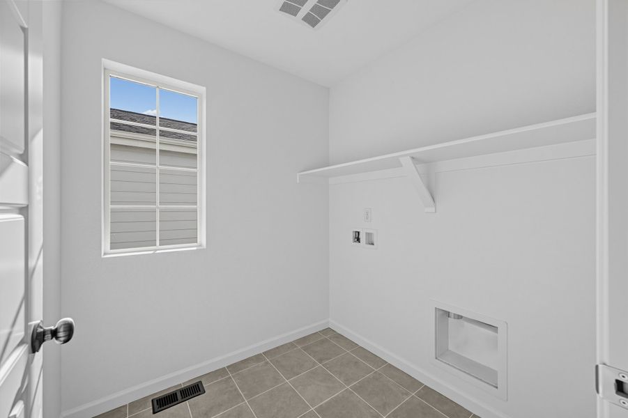 Spacious, unfurnished interior of a new home in The Aurora Highlands, Aurora (Image 20). Spacious, unfurnished interior of a new home in The Aurora Highlands, Aurora (Image 20).