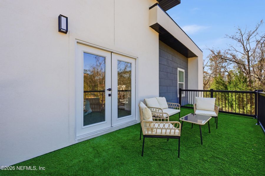 Exterior details and patio area of a home in , Orange Park (Image 4).