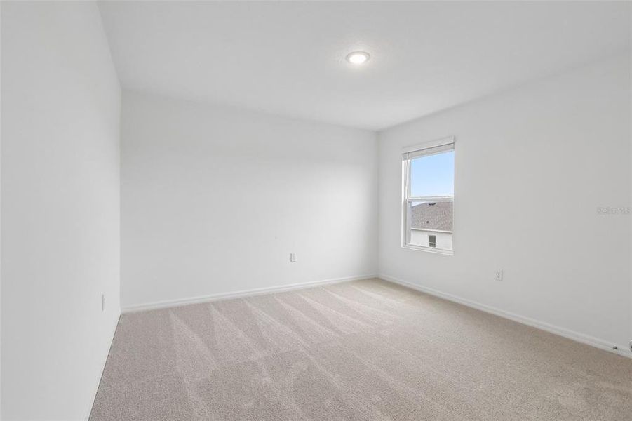 Spacious, unfurnished interior of a new home in Eagletail Landings, Howey-in-the-Hills (Image 28).