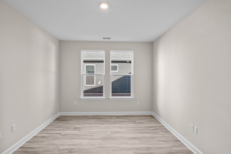 Spacious, unfurnished interior of a new home in Coastal Club of the Carolinas, Calabash (Image 17).