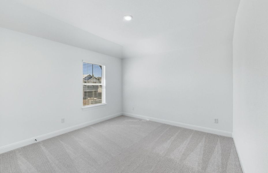 Spacious, unfurnished interior of a new home in Santa Rita Ranch, Liberty Hill (Image 52).
