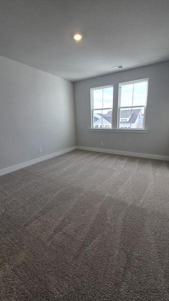 Spacious, unfurnished interior of a new home in , Summerville (Image 27).