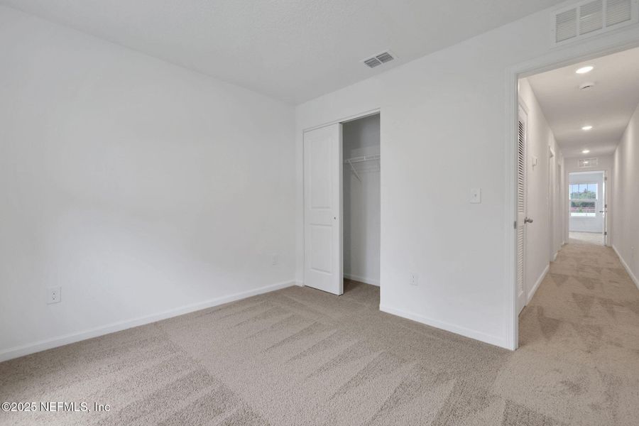 Spacious, unfurnished interior of a new home in Kasen Oaks, Jacksonville (Image 24).