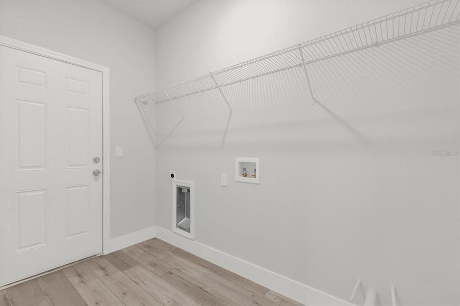 Spacious, unfurnished interior of a new home in , Citrus Springs (Image 23).