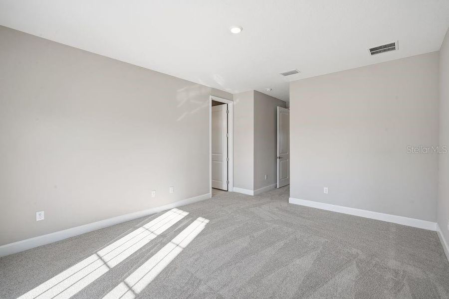 Spacious, unfurnished interior of a new home in Hammock at Two Rivers, Zephyrhills (Image 19).