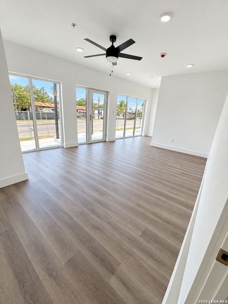 Spacious, unfurnished interior of a new home in , San Antonio (Image 10).