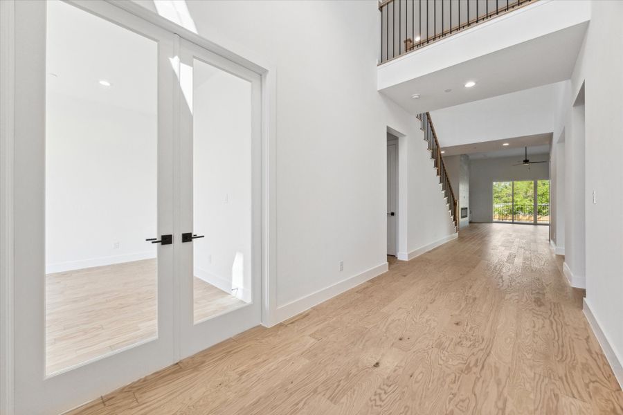 Spacious, unfurnished interior of a new home in , Bellaire (Image 18).
