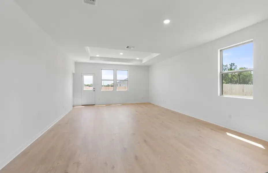 Spacious, unfurnished interior of a new home in County View, Temple (Image 15).